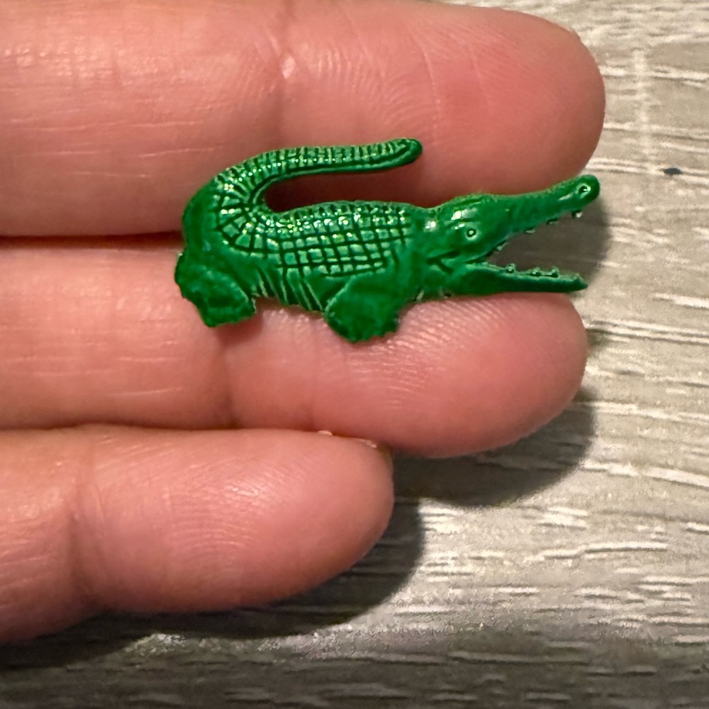 Vintage Green alligator lapel pin gator